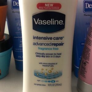 Vaseline Intensive Care Advanced Repair Moisturizer - White
